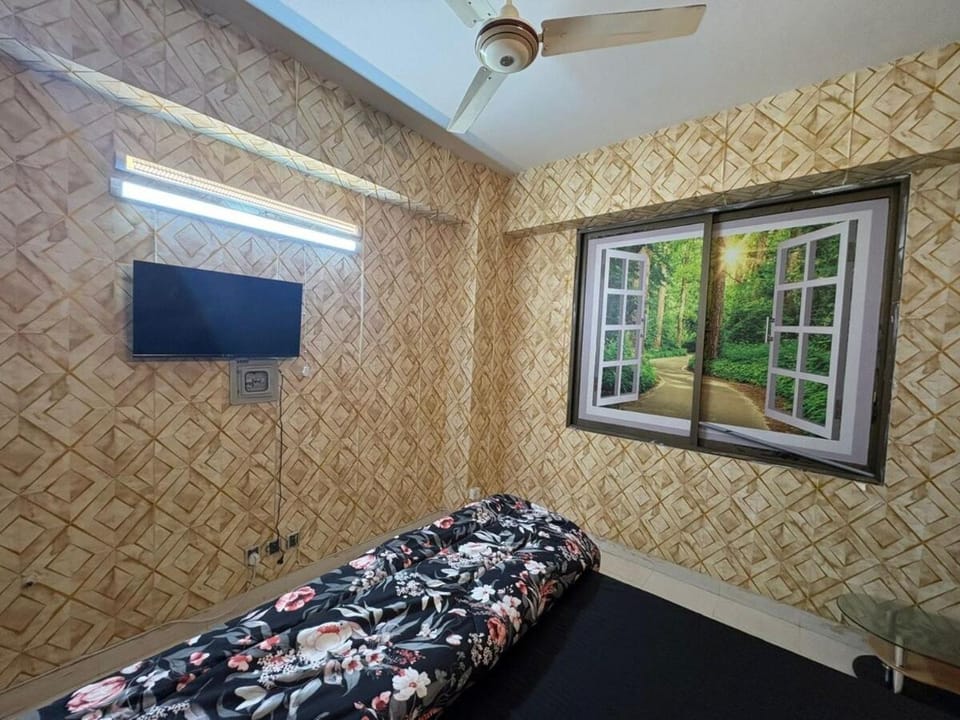 Bed, TV and multimedia, Photo of the whole room, Bedroom
