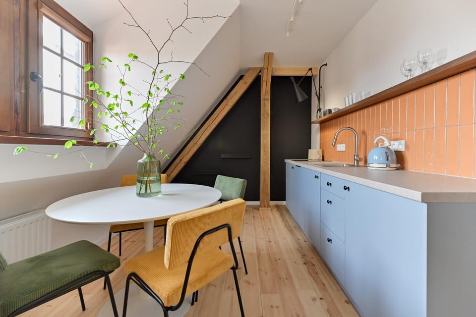 Kitchen or kitchenette, Living room