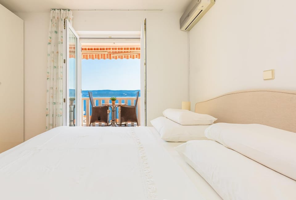 Bed, View (from property/room), Balcony/Terrace, Bedroom, Sea view, air conditioner