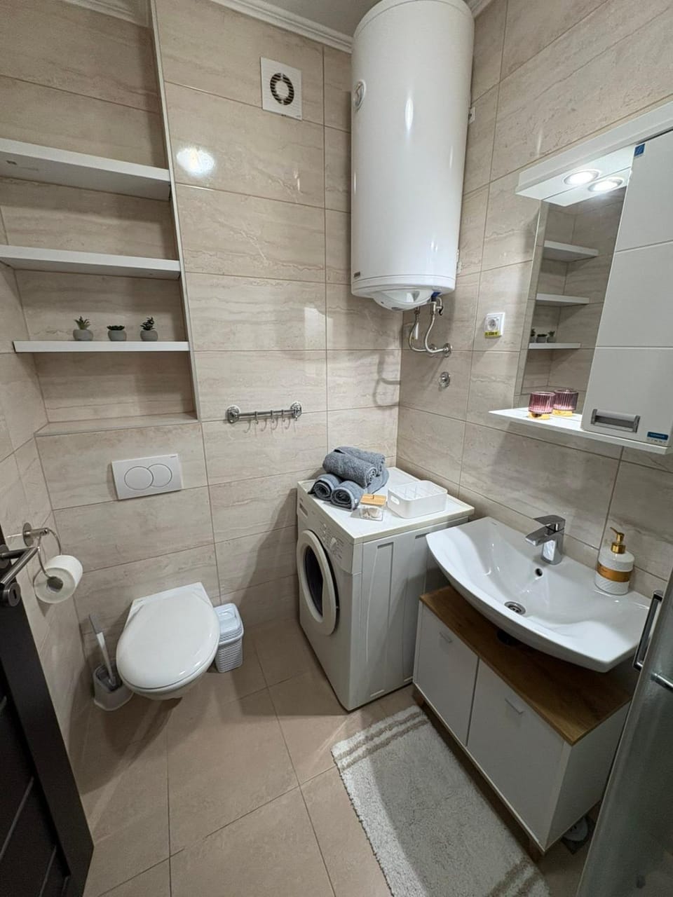 Toilet, towels, washing machine
