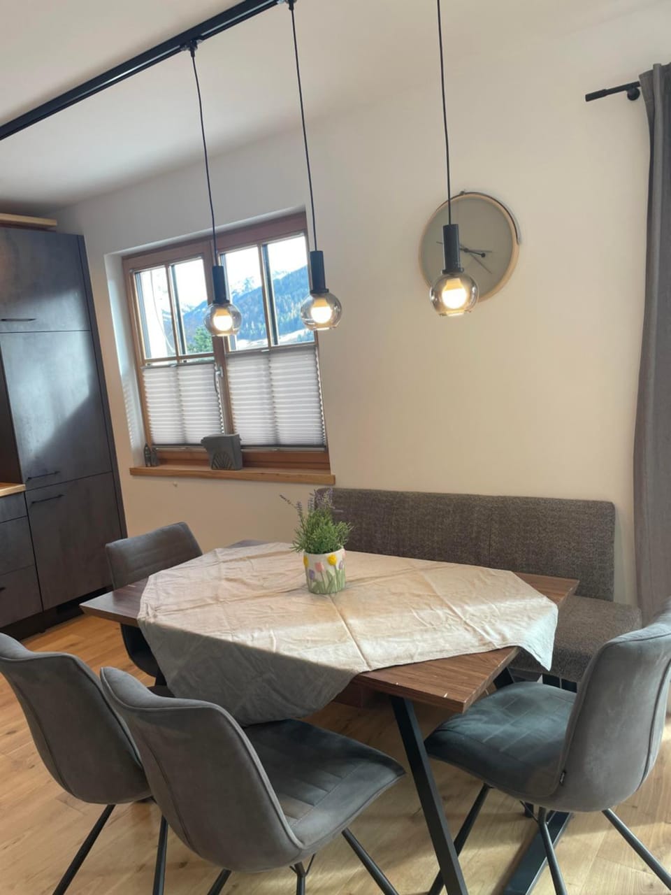 Seating area, Dining area