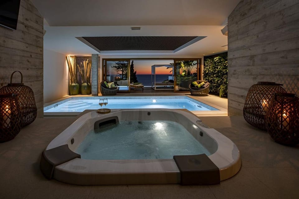 Hot Tub, Swimming pool