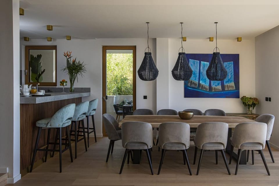 Seating area, Dining area
