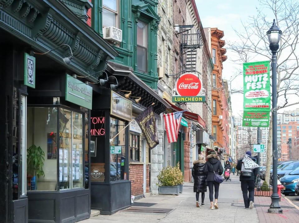 Urban Oasis by the Park - 15 Mins to NYC Bed and Breakfast in Hoboken