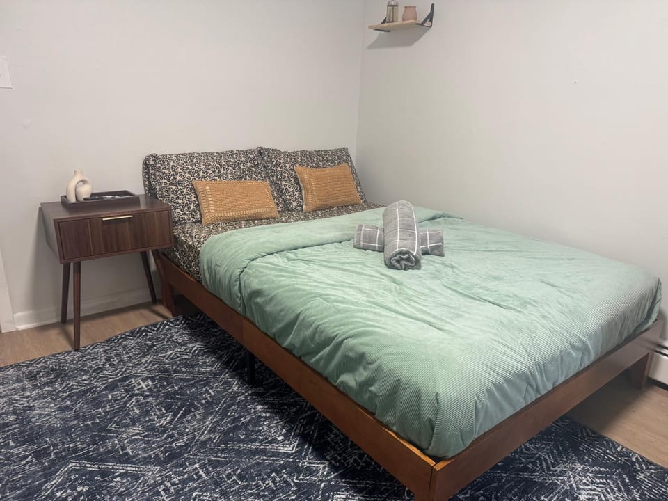 Urban Oasis by the Park - 15 Mins to NYC Bed and Breakfast in Hoboken