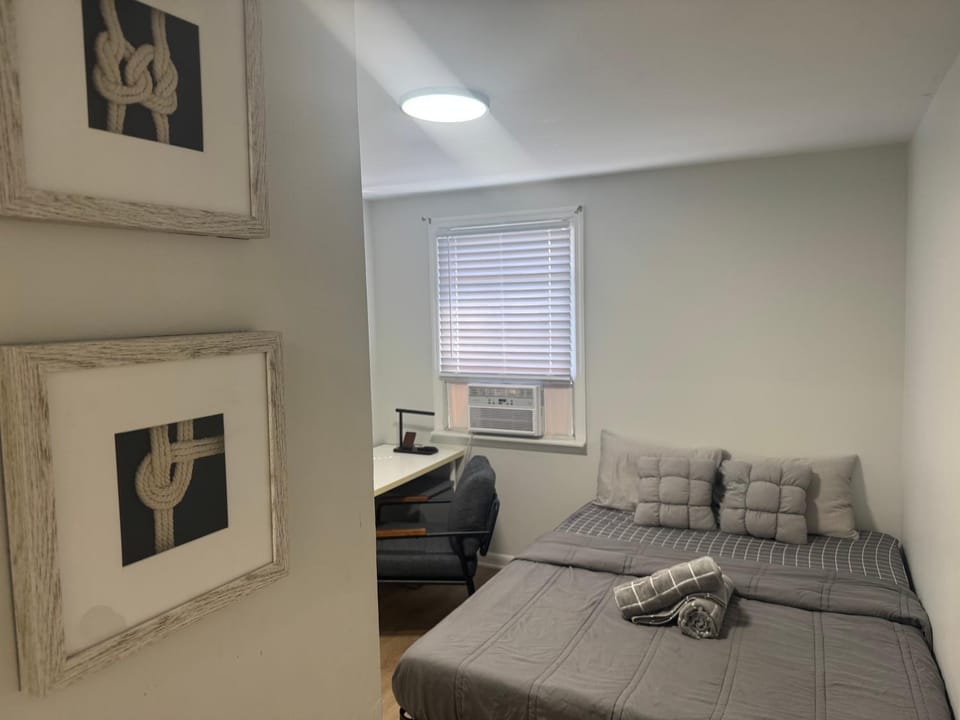 Urban Oasis by the Park - 15 Mins to NYC Bed and Breakfast in Hoboken
