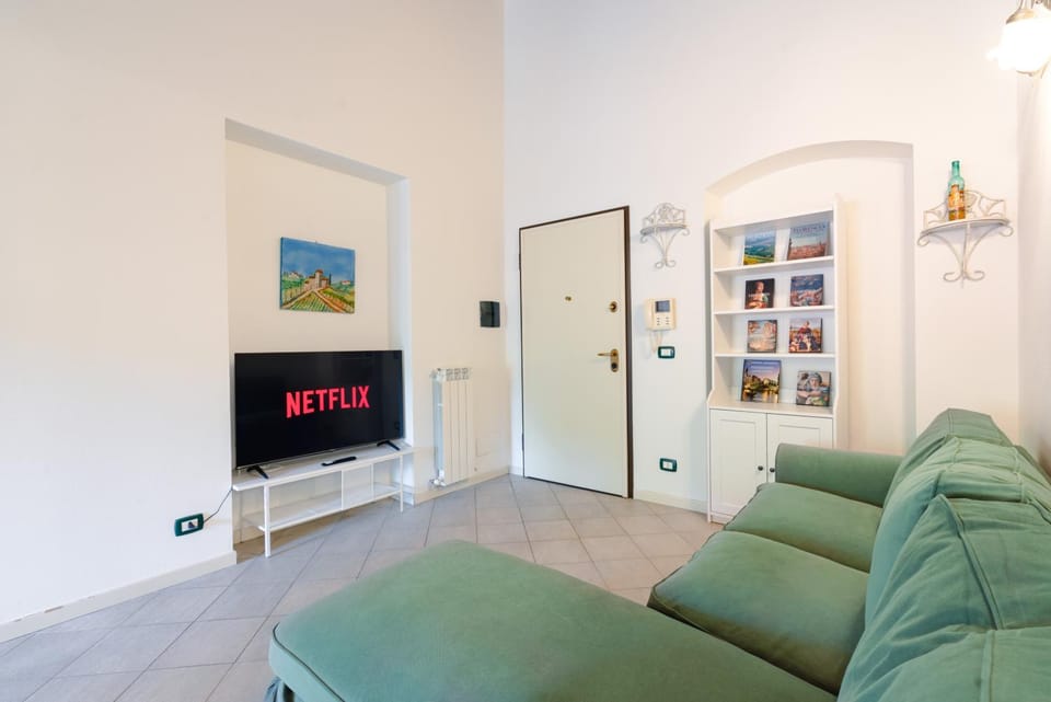 Communal lounge/ TV room, TV and multimedia, Living room, Evening entertainment