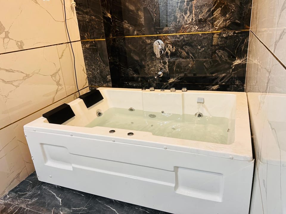 Hot Tub, Hot Tub, Bathroom, Bath