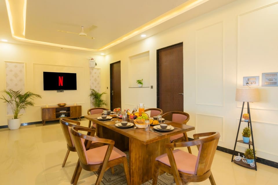Restaurant/places to eat, Communal lounge/ TV room