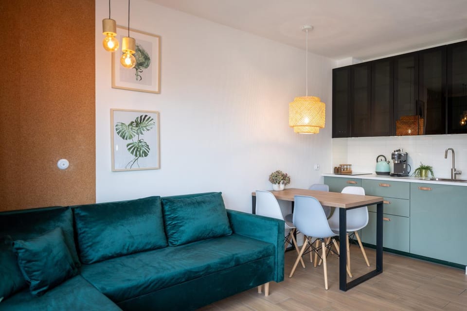 Kitchen or kitchenette, Living room, Seating area, Dining area