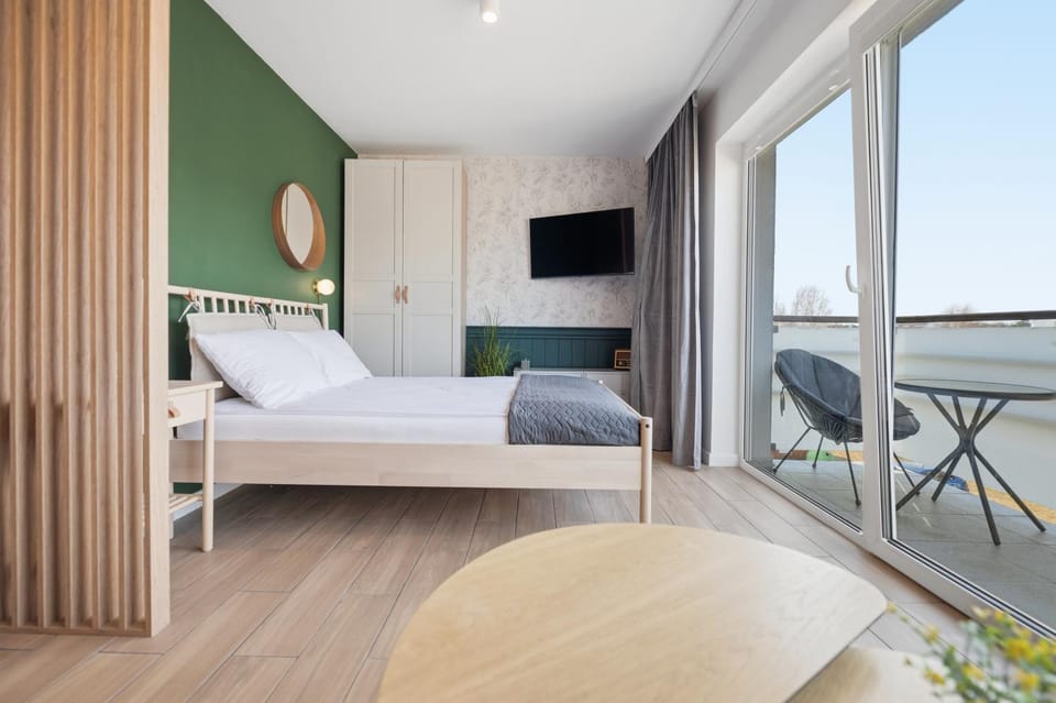 Communal lounge/ TV room, Bed, TV and multimedia, Balcony/Terrace, Living room, Photo of the whole room, Seating area, Bedroom