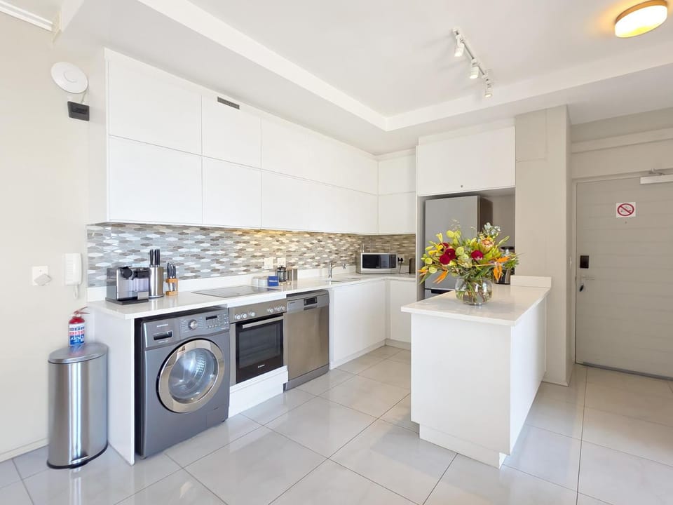 Stadium View 2-Bed in Greenpoint with Pool Apartment in Cape Town