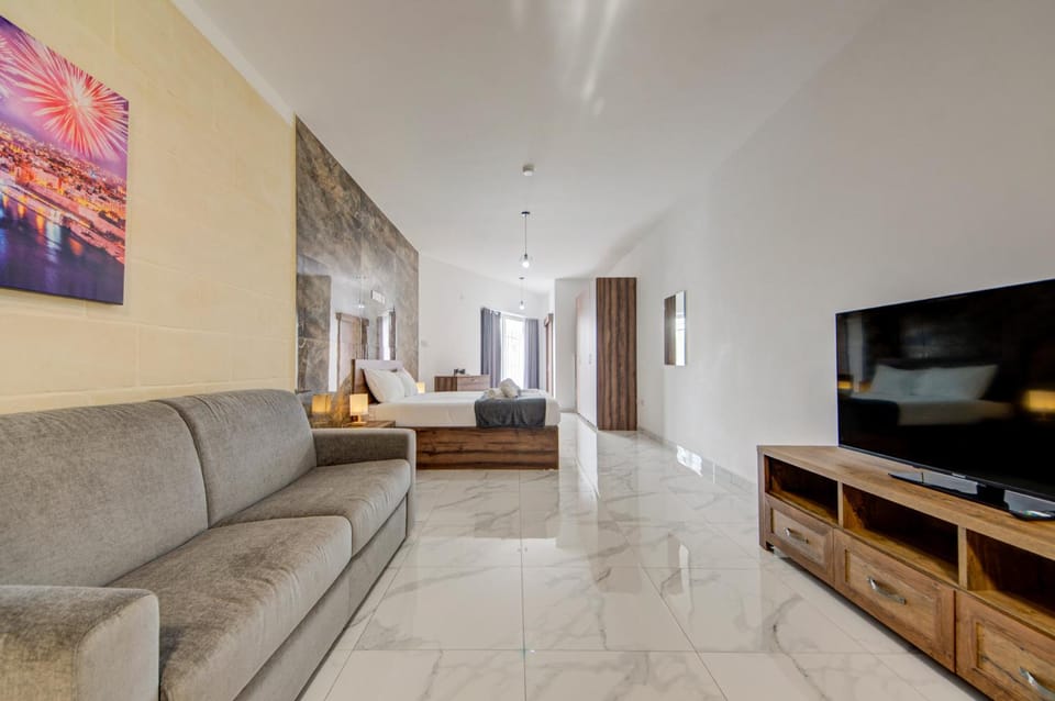 Communal lounge/ TV room, TV and multimedia, Living room, Seating area, Evening entertainment