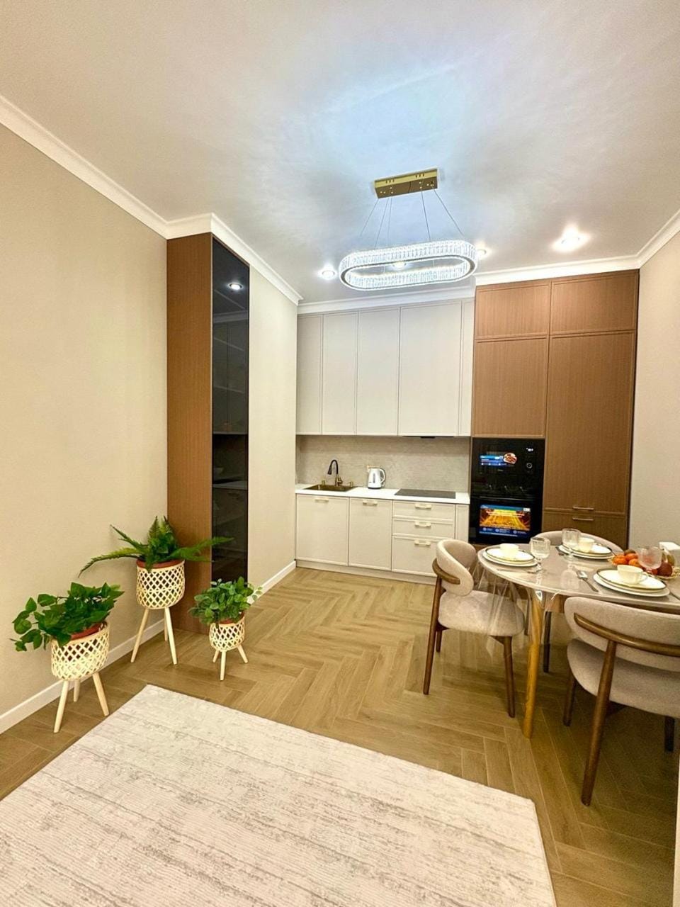 Kitchen or kitchenette, Seating area, Dining area, oven