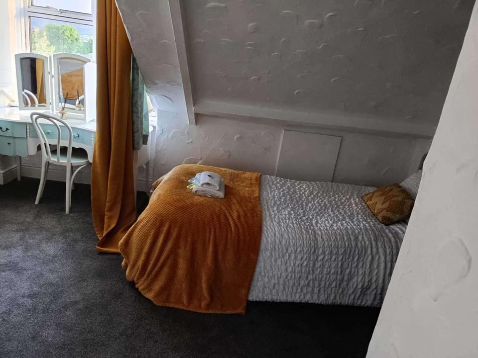 Apt - Sleeps 10 - Parking - Ideal for Contractors Apartment in Gateshead