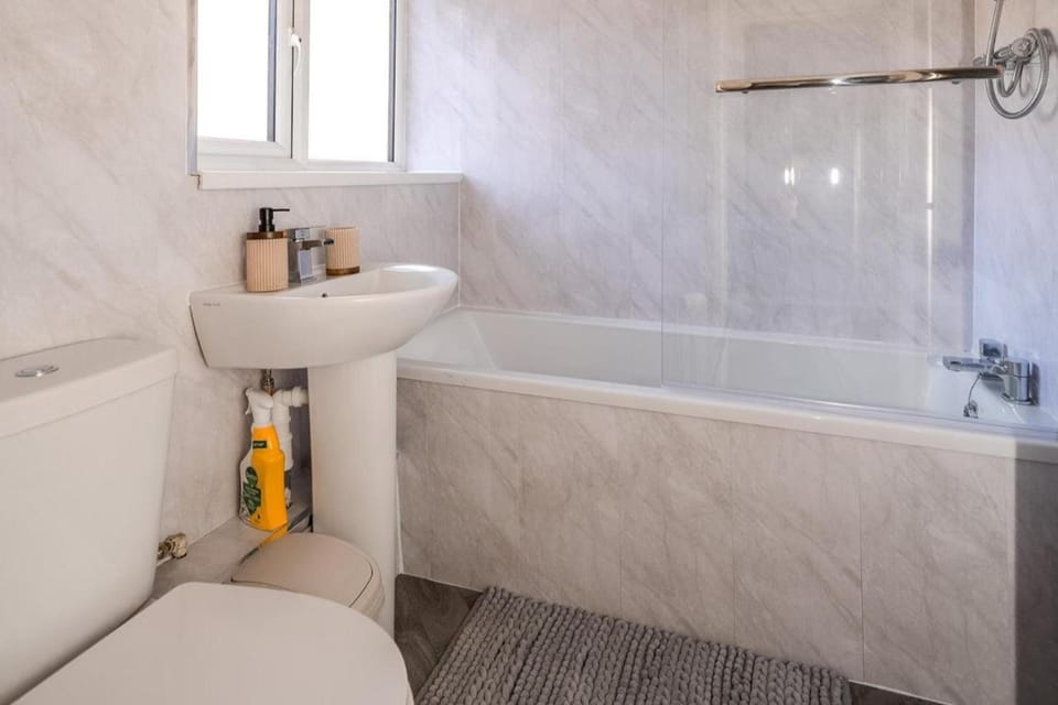 Shower, Toilet, Bathroom, Bath
