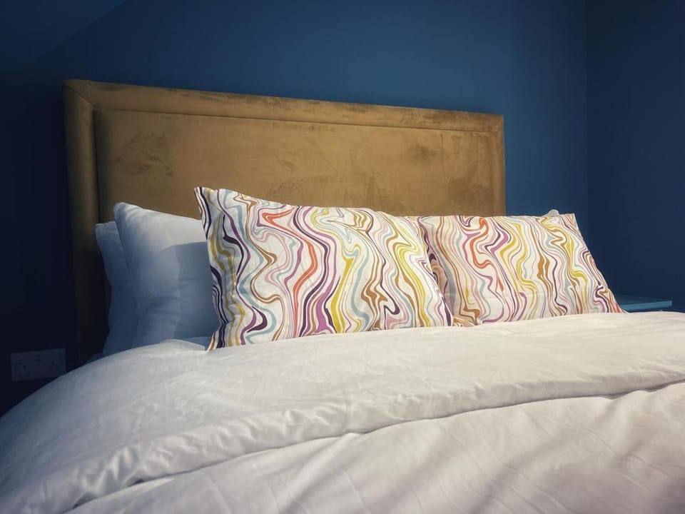 Bed, Photo of the whole room, Decorative detail, Bedroom