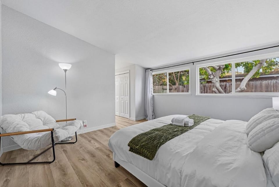 206 Modern spacious retreat with 4B 4ba full amenities Villa in Santa Clara