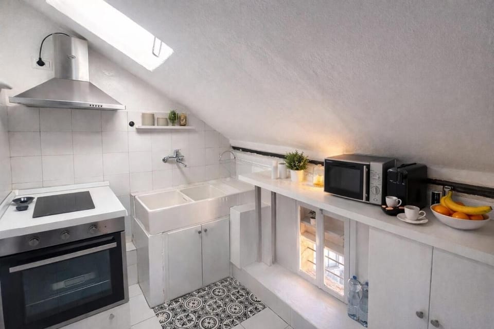 Kitchen or kitchenette, oven, stove