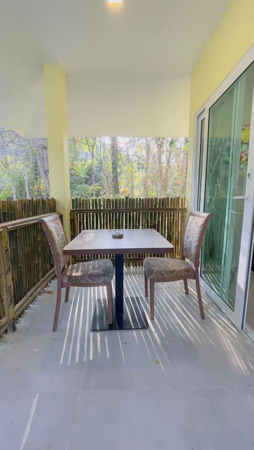 Jungle Breeze Bungalow, Fast WiFi, Quiet Retreat House in Ko Chang