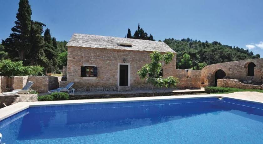 Property building, Facade/entrance, Swimming pool