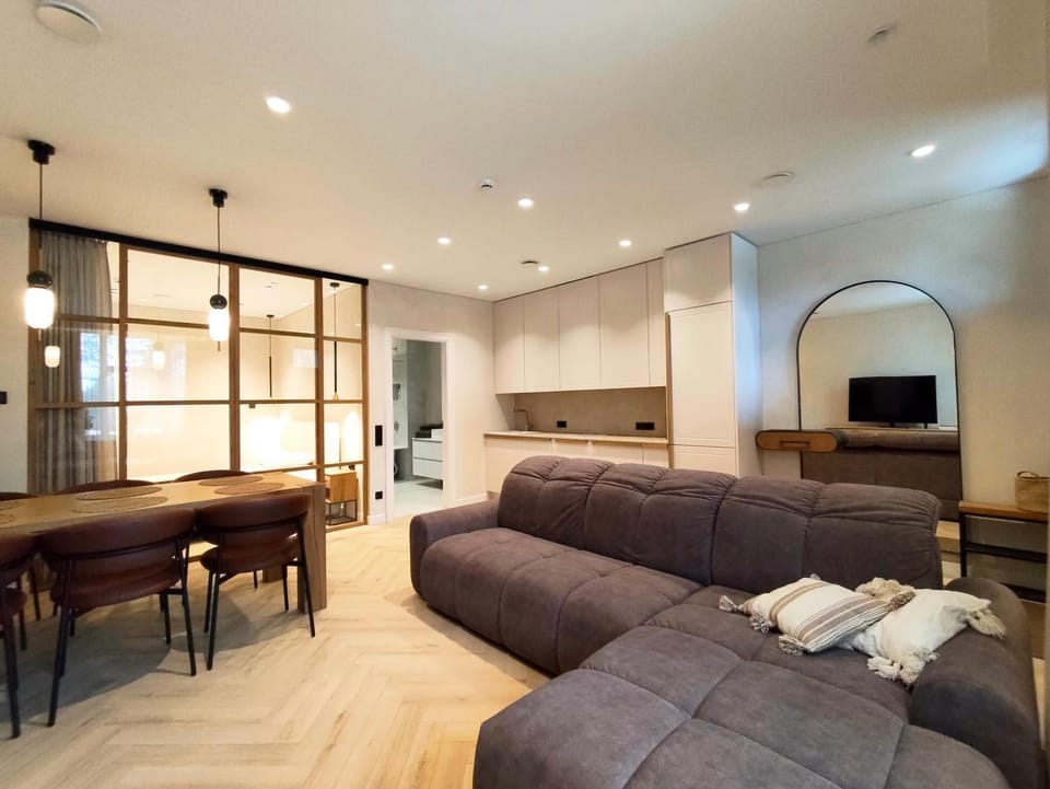 Communal lounge/ TV room, kitchen