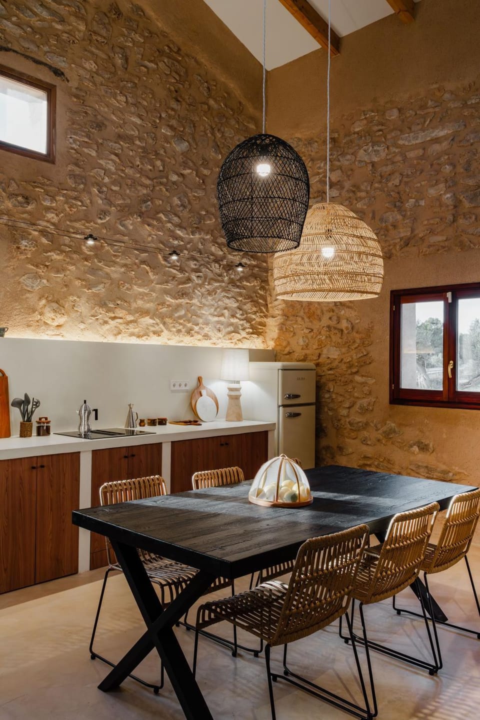 Kitchen or kitchenette, Dining area