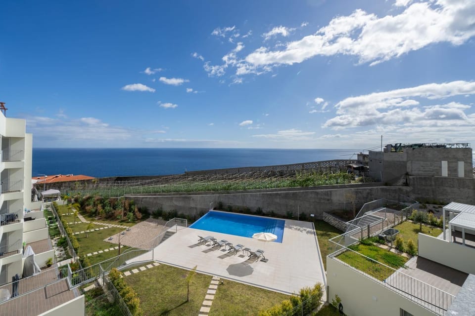Sea view, Swimming pool, sunbed