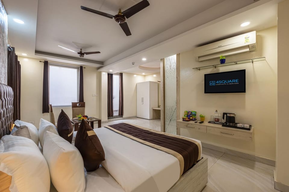 Bed, TV and multimedia, Photo of the whole room, Seating area, Bedroom, air conditioner