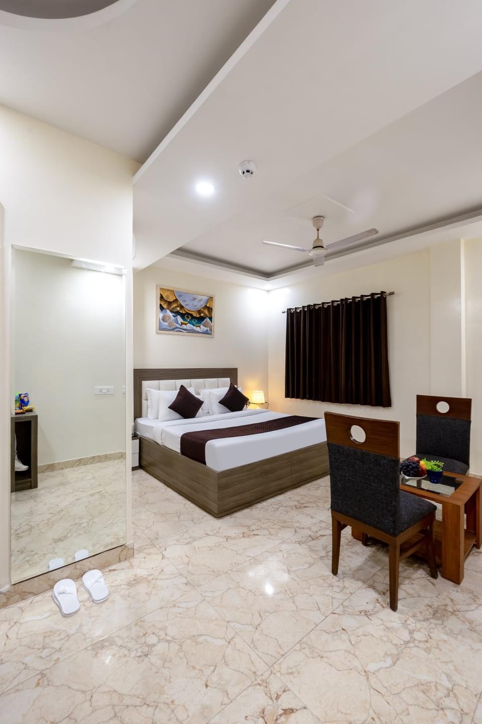 Bed, Photo of the whole room, Seating area, Bedroom, wardrobe, air conditioner