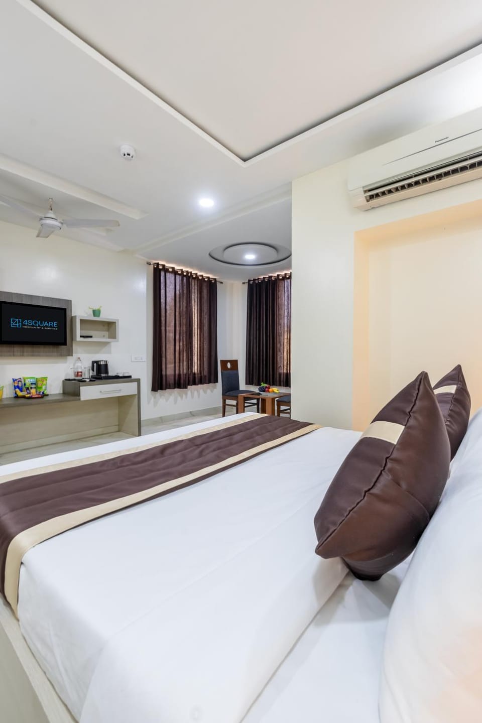 Bed, TV and multimedia, Photo of the whole room, Seating area, Bedroom, air conditioner