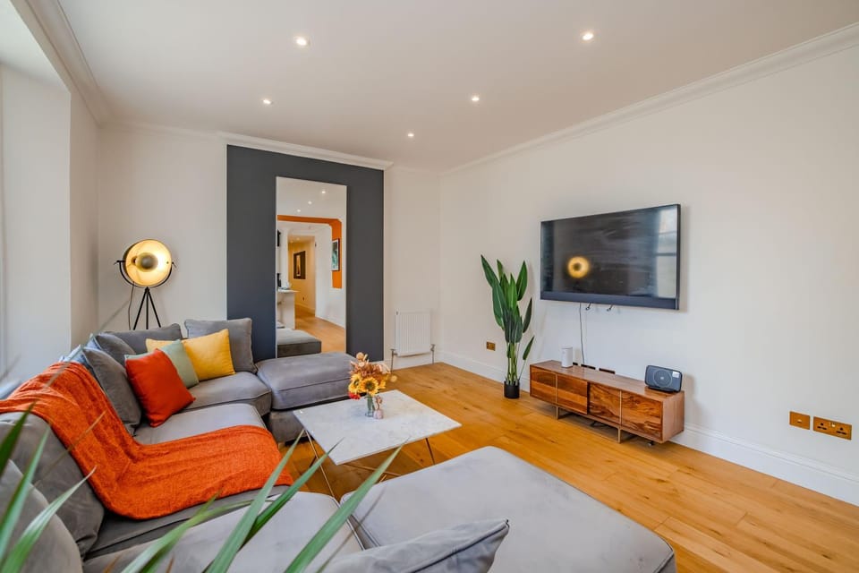 Beautiful 2 Bedroom Apartment Next to Beach Apartment in Hove