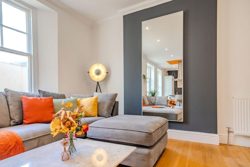 Beautiful 2 Bedroom Apartment Next to Beach Apartment in Hove
