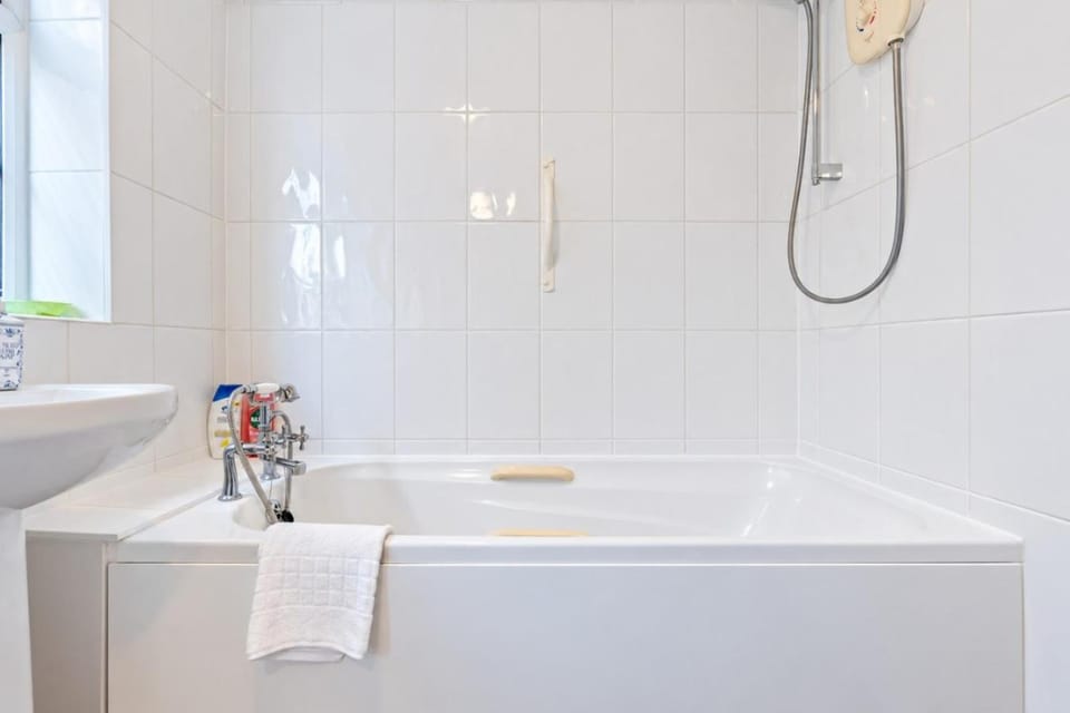 Bathroom, Bath, towels