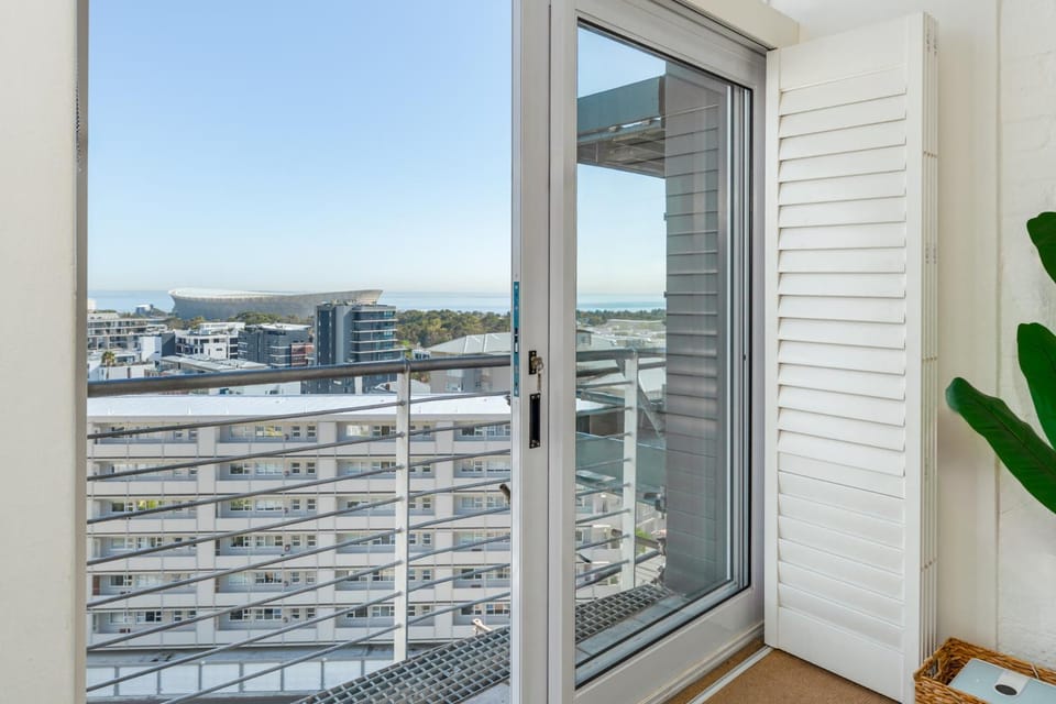 View (from property/room), Balcony/Terrace, City view, City view, Landmark view, Sea view, Sea view