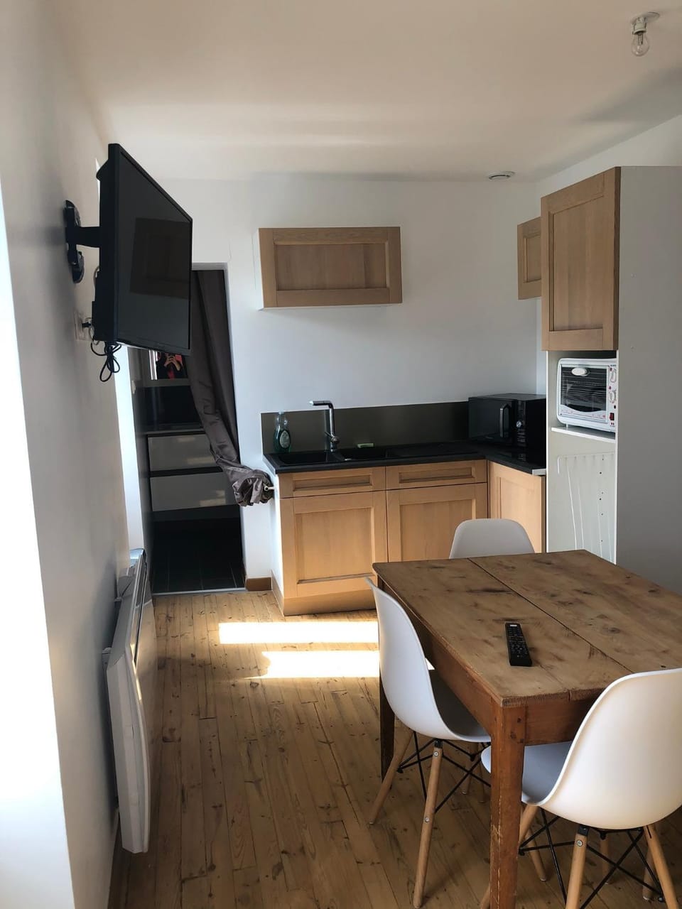 Property building, Kitchen or kitchenette, Living room