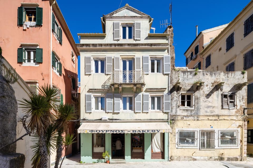 Property building, Facade/entrance, Neighbourhood, Balcony/Terrace, Location