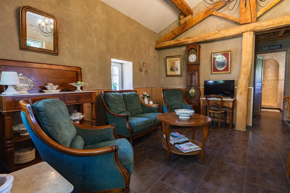 Magnanerie rénovée avec son parc House in Provence