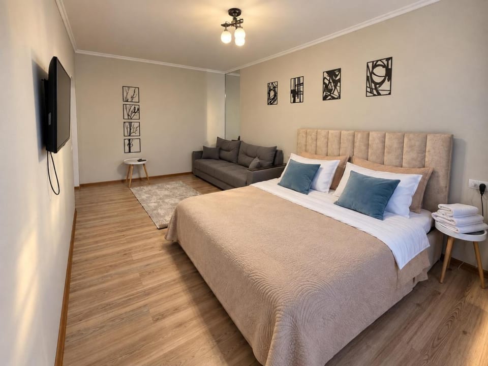 Bed, Photo of the whole room, Seating area