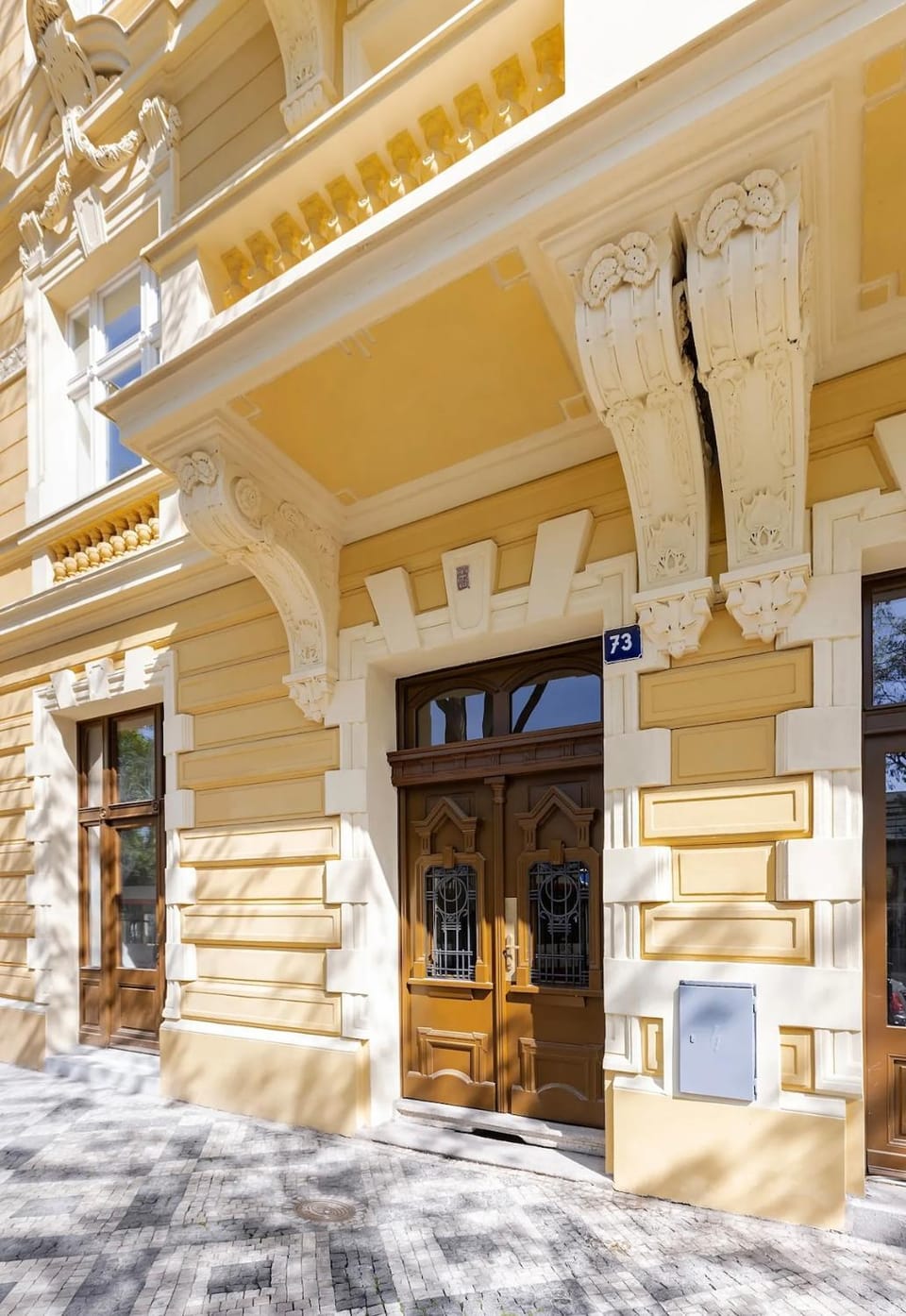 Facade/entrance