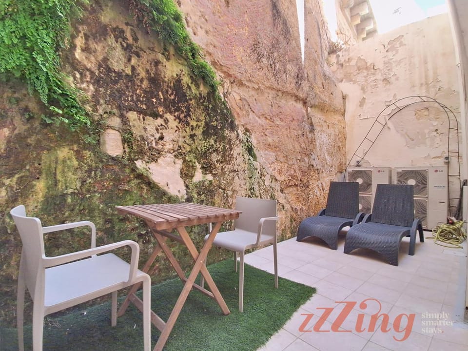 Patio, Seating area
