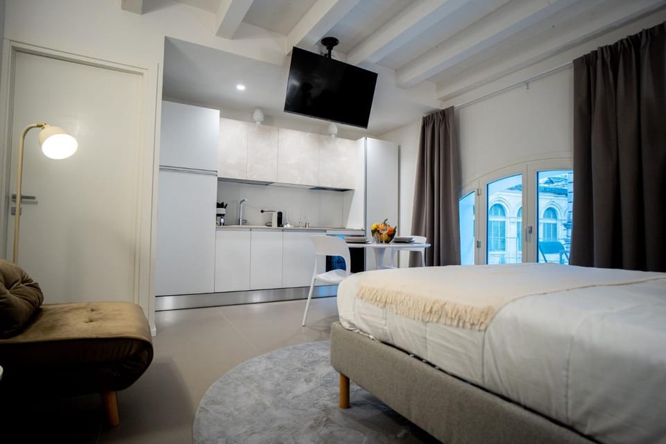 TV and multimedia, Photo of the whole room, Bedroom