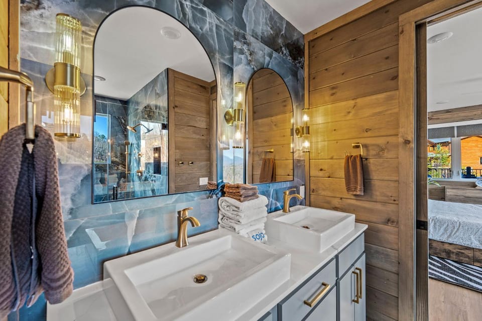 Bathroom, towels