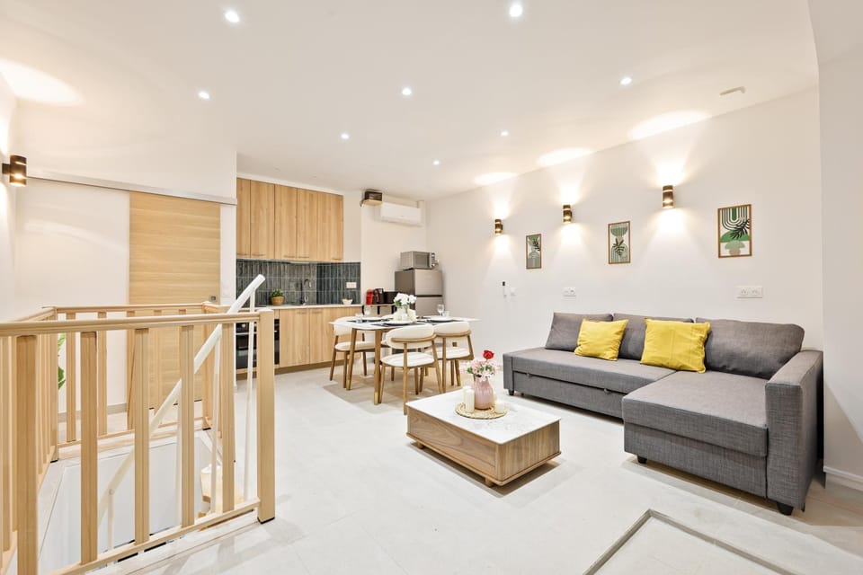 Kitchen or kitchenette, Living room, Seating area, Dining area