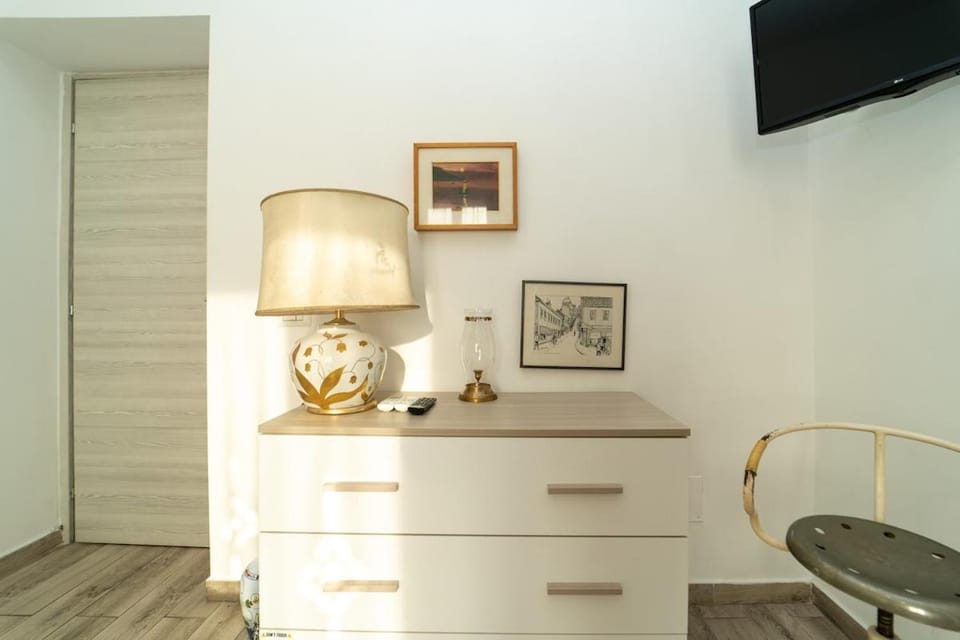 Large Modern Apartment with WiFi and AC Apartment in San Donato Milanese