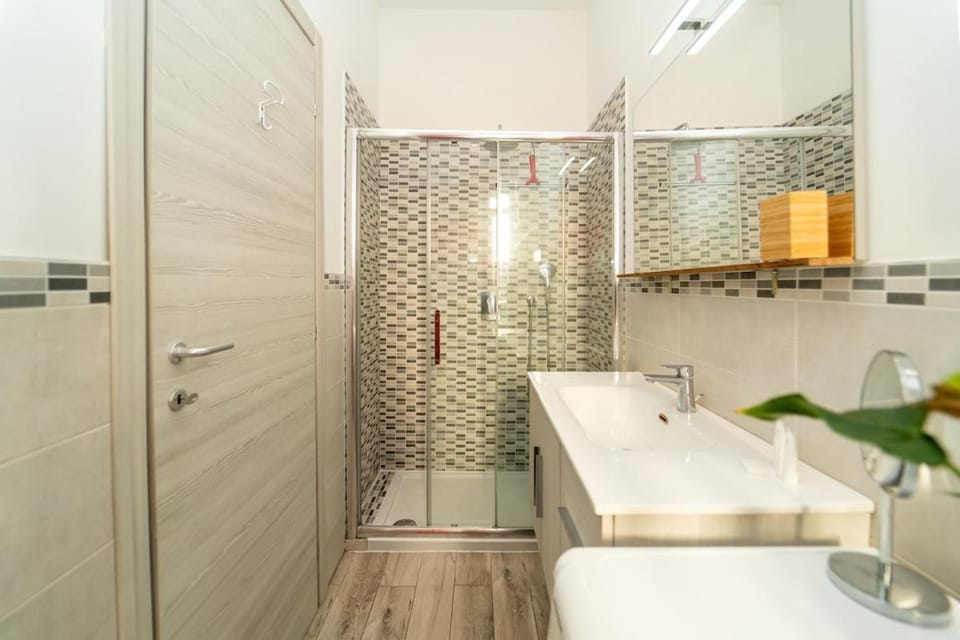 Large Modern Apartment with WiFi and AC Apartment in San Donato Milanese