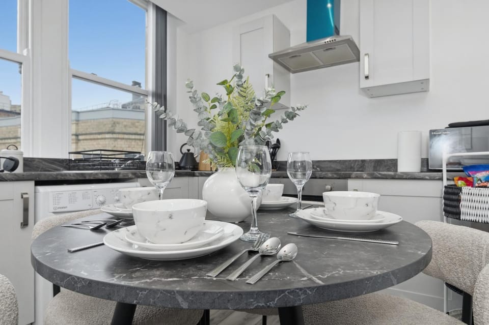 2 Bedroom Apartment Bradford City Centre 85 Smart TV Central Location Apartment in Bradford