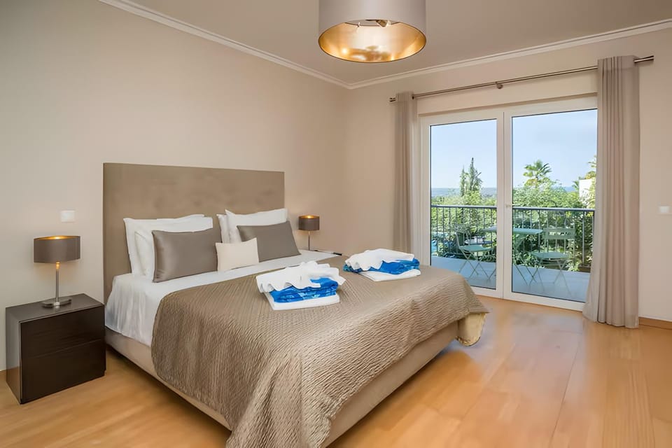 Property building, Living room, Bedroom
