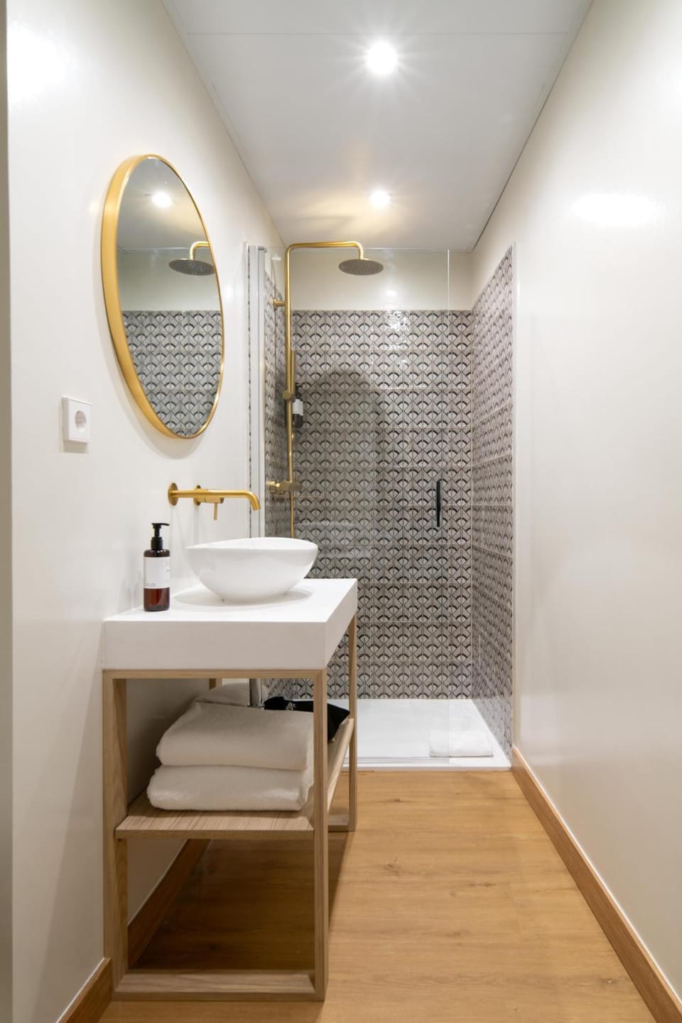 Shower, Bathroom, towels