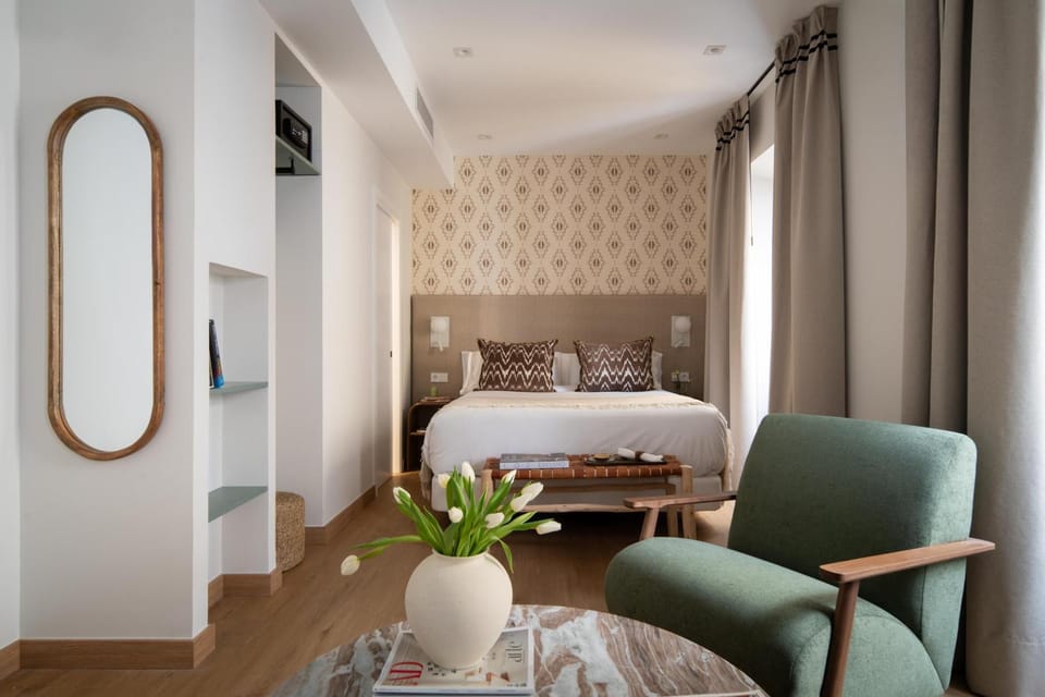 Bed, Living room, Photo of the whole room, Bedroom